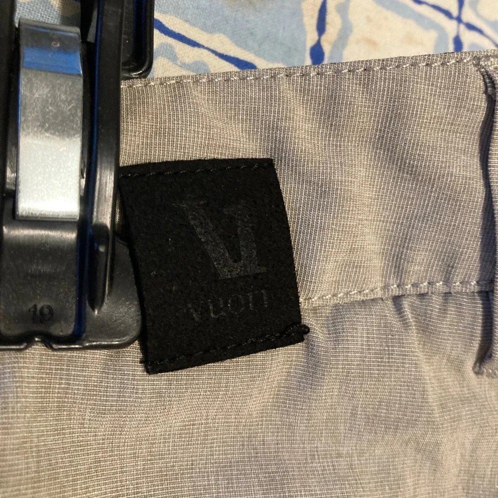 Vuori Aim Shorts Mens 34 Khaki Tan Technical Stretch Performance V368